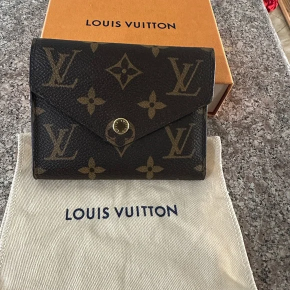 Louis Vuitton Victorine Wallet - Picture 3 of 11